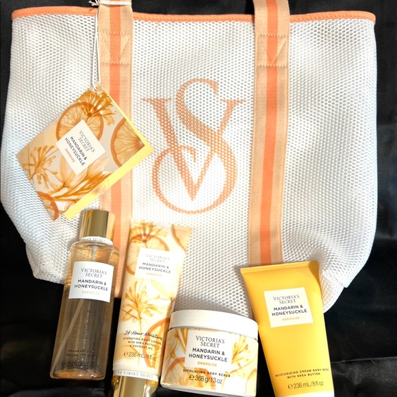 COPY - Victoria’s Secret beach bag of 4 products.Mandarin and Honeysuckle.Great… - Picture 3 of 7